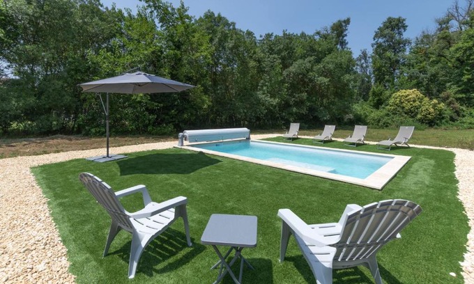 Berrias-et-Casteljau House | Relaxing Villa Graveyron with Private Pool for Families