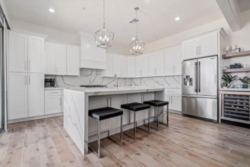 Talon Retreat House | Villa Grayhawk Townhouse: Family-Friendly Getaway with Pool
