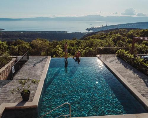 Bakar Villa | Indulge at Villa Green Garden: 5-Star Oceanfront Retreat