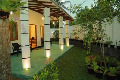 Thiranagama Villa | Oceanfront Villa Green Heaven Hikkaduwa - 10/10 Guest Rated