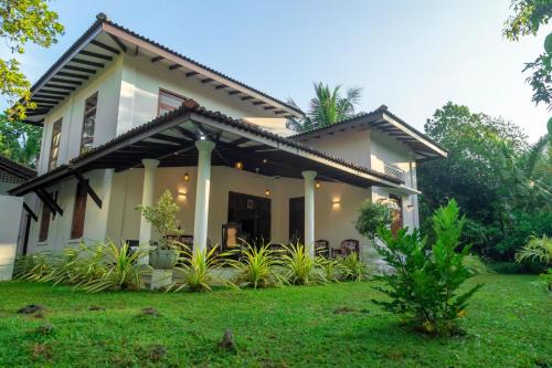 Kamburugamuwa Villa | Pet-Friendly Villa Green Space: 4-Star Stay with Kitchen