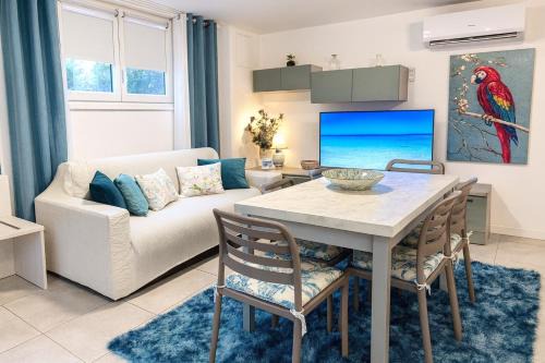 Lignano Pineta Villa | Discover Villa Greif Pineta: Oceanfront Retreat with Spa