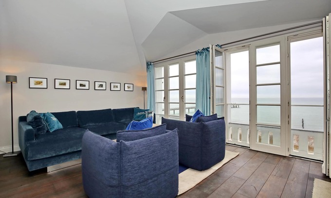 Heiligendamm Apartment | Villa Greif Wohnung 05: Oceanfront Oasis with Spa Access