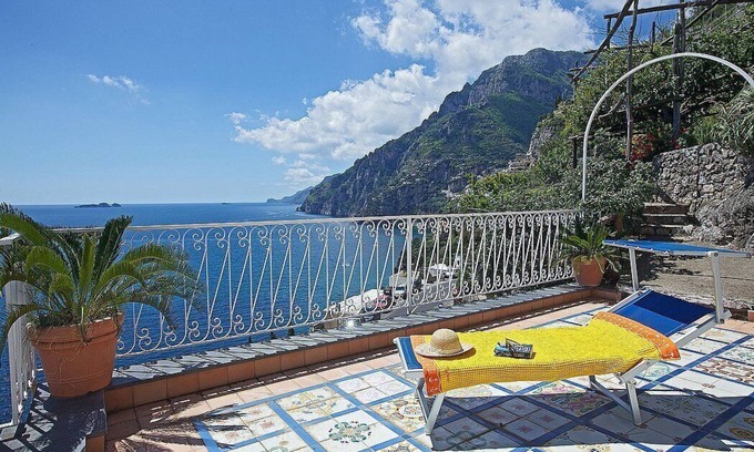 Arienzo Villa | Villa Greta: Cozy Cottage with Free Wi-Fi by the Sea