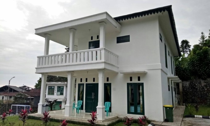 Bogor House | Relax at Villa Griya Wira Karya with Pool & Family Amenities