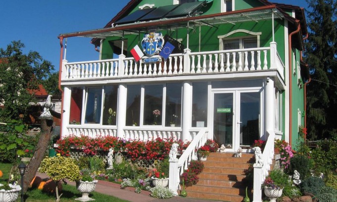 Boleslawiec House | Villa Gut: Pet-Friendly Retreat with Restaurant & Hot Tub