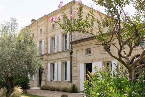 Puisseguin Bed & Breakfast | Oceanfront Villa Héloïse: Guest Rated 9/10 & Pet Friendly