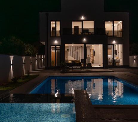 Blagaj Villa | Villa H: Guest Rated 10/10 with Oceanfront Pool & Spa