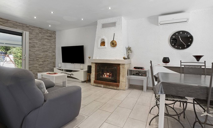 Vidauban Villa | Villa 'Hacienda': Relax with Private Pool and Pet-Friendly Amenities