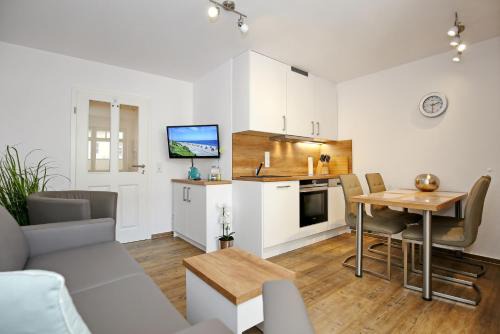 Kuhlungsborn Ost Apartment | Stylish Villa Hanse Wohnung 307 with Private Pool & Family Fun