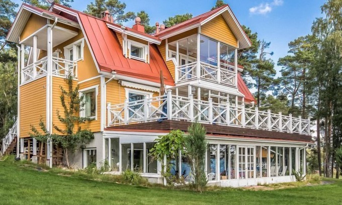 Rosala House | Experience Villa Harald with Lake Views and Spa Amenities