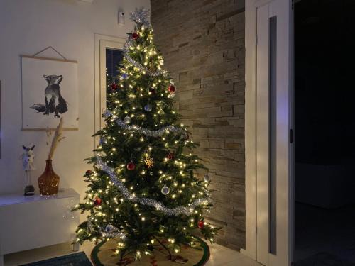Rovaniemi Villa | Villa Harmony: 4-Star Gem with Hot Tub & Family-Friendly Vibes