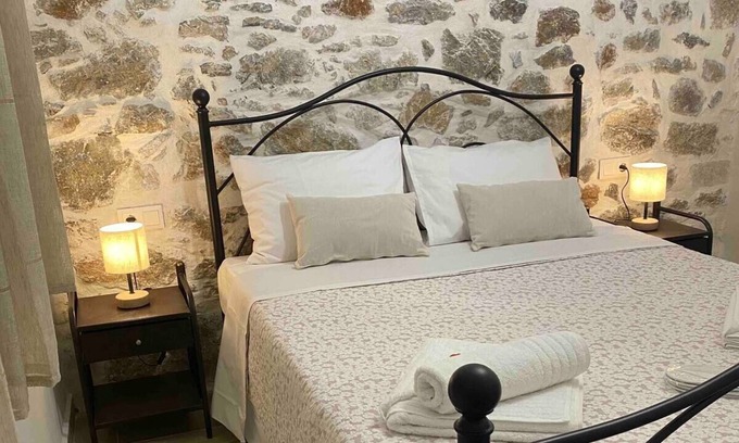 Nea Kria Vrisi House | Villa Harmony: Family-Friendly Retreat with Kitchen & Pets Welcome