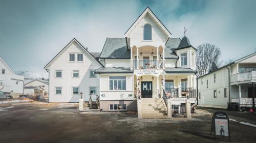 Tromsdalen Hotel | Discover Villa Havblikk Tromsø: Family-Friendly Retreat