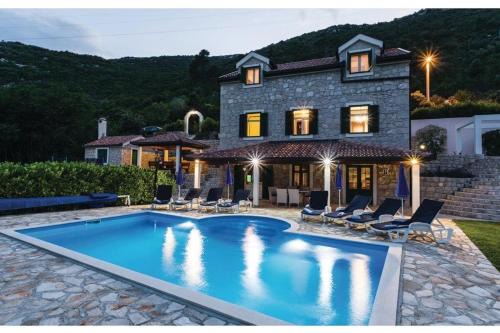 Ploce Villa | Discover Villa Heart of Stone: 4-Star Family Escape