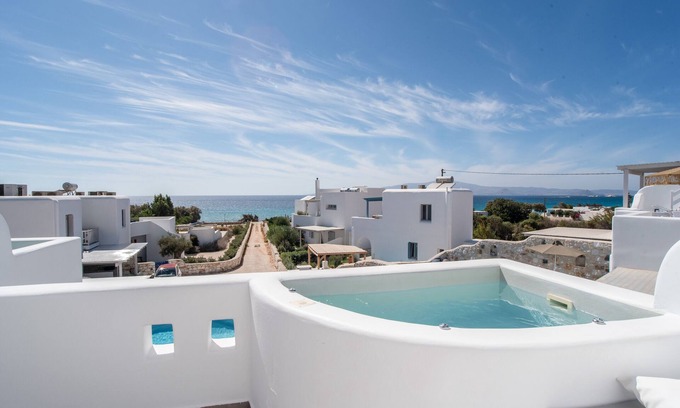 Kastraki Villa | Villa 'Helen Caelum': Ocean View, Pool & Pet Friendly