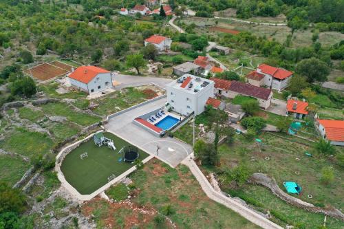 Slivno Villa | Discover Villa Hill Stars: Oceanfront Bliss in Makarska