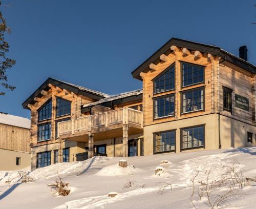 Idrefjall House | Villa Hjelmbacken: Family-Friendly Getaway with Hot Tub