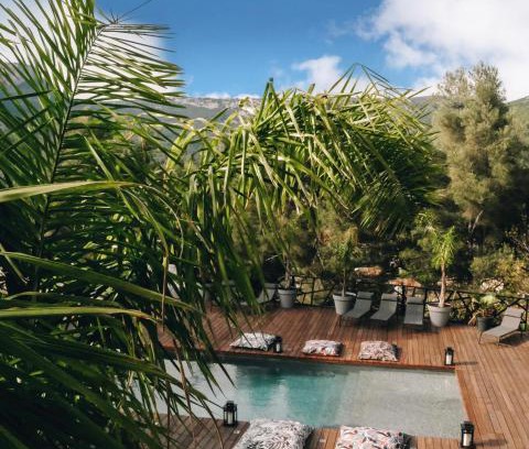 Toulon House | Relax at Villa Holistika: Poolside Retreat in Toulon