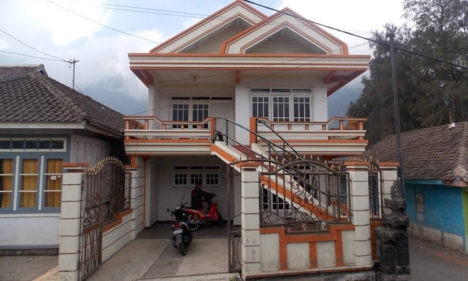 Ngadisari House | Cozy Villa Wonotoro ASRI Bromo with Full Kitchen Access