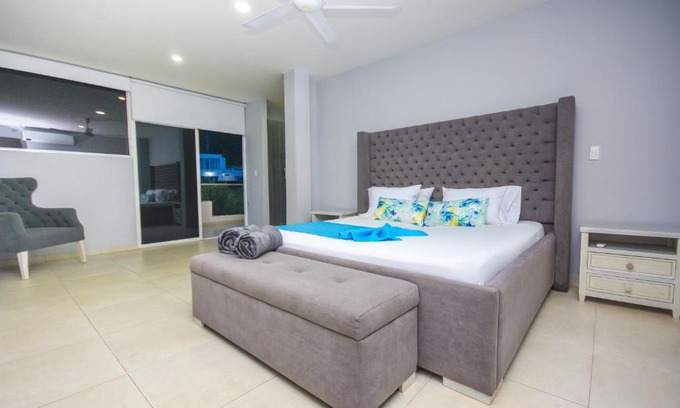 Papare Villa | Villa Horizonte: Pet-Friendly Getaway with Private Pool