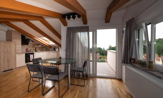 Kuceli Apartment | Relax at Villa Hornet Mihelici with Pool & Kitchen