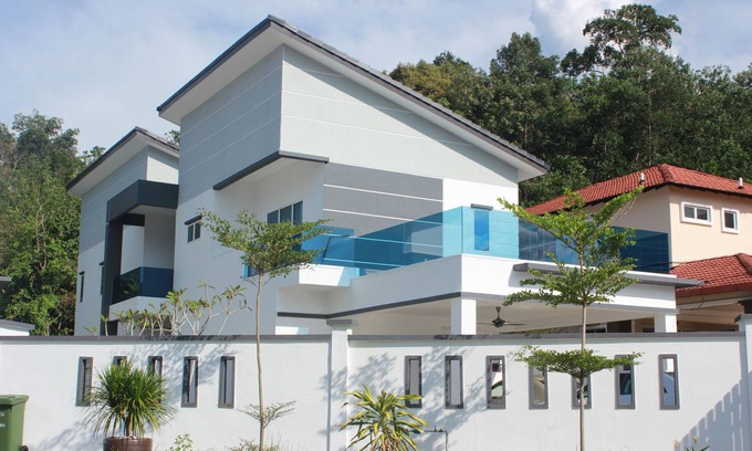 Bentong House | Explore the Tranquil Villa with Hot Springs & Waterfalls