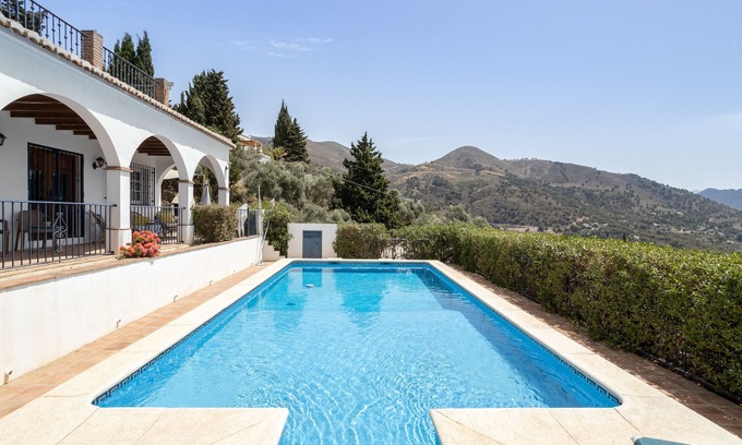 Competa Villa | Villa "Hugo": Scenic Sea & Mountain Views with Wi-Fi