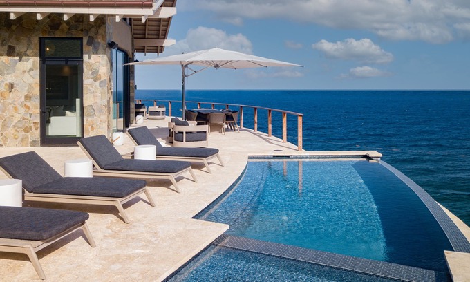 North Sound Villa | Relaxing Villa Hummingbird with Ocean View & Spa Amenities