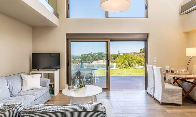 Gargaliani House | Elegant Villa Idyle Beach Residence with Kitchen Amenities