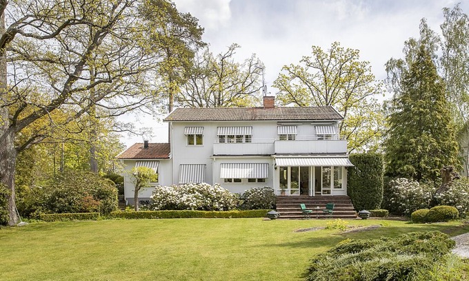 Saltsjobaden House | Idyllic Villa on Solsidan with Lake Views and Award-Winning Garden