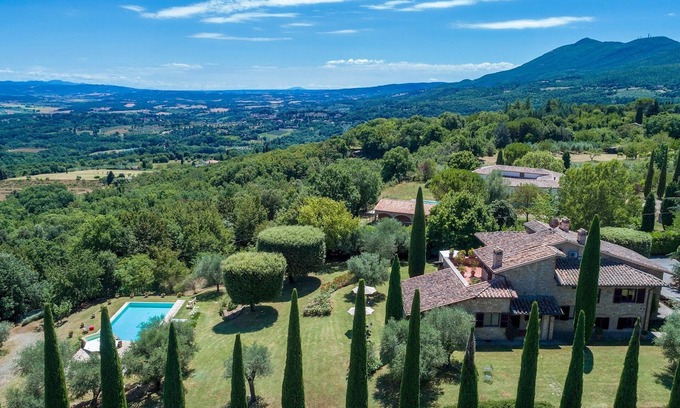 Sarteano Villa | Villa Il Cedro: Family-Friendly Retreat with Private Pool