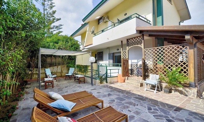Laura House | Villa Il Nocchiero: Beachside Retreat with Free Wi-Fi