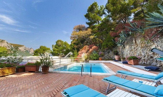 Tiberio Villa | Experience Elegance at Villa Il Poggetto with Pool Access