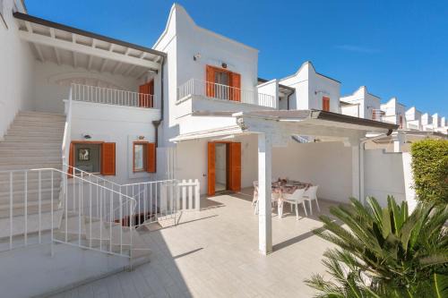 Porto Cesareo House | Poolside Retreat: Villa Ilaria Chiusurelle for Families