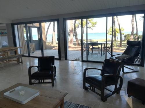 Rivedoux-Plage House | Oceanfront Villa Ile de Re with Garden Access to the Sea