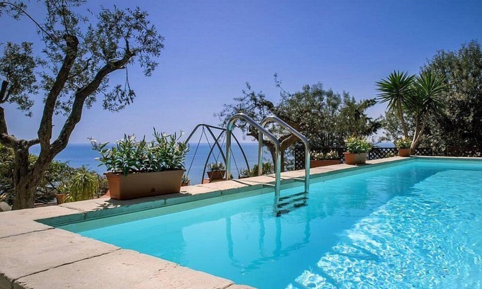 Sirenuse House | Villa Ilona: Bright Sea-Facing Home with Pool & Free Wi-Fi