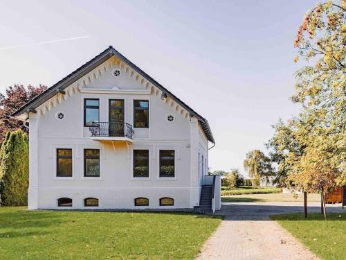Cranz Villa | Large Group Getaway at Villa im Alten Land Hamburg