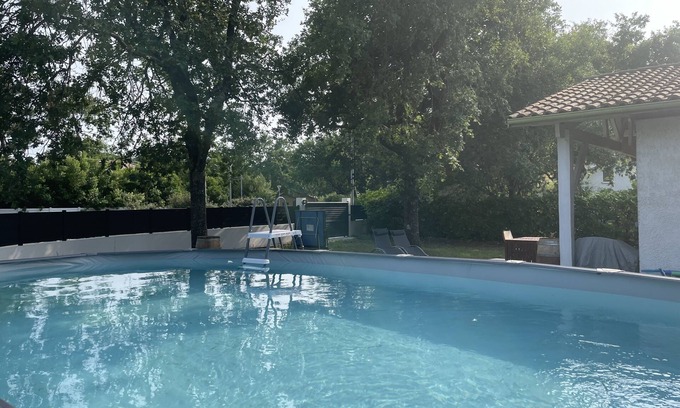 Andernos-les-Bains Villa | Relaxing Villa with Pool and Expansive Garden Oasis