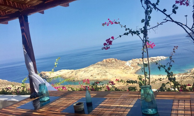 Serifos Villa | Cozy Villa by Agios Sostis Beach with Oceanfront Views