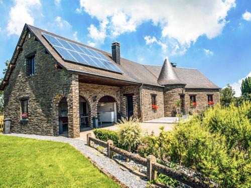 Bievre Villa | Inviting Villa in Bi vre with Garden and Pool Access