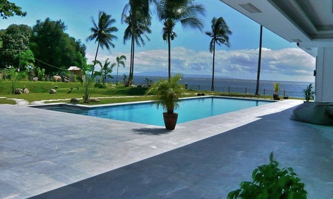Dauin Resort | Relax at Villa in Blue with Pool and Ocean Views