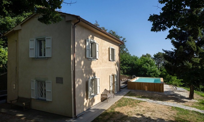 Calci Villa | Inviting Villa in Calci with Pool and Family-Friendly Amenities