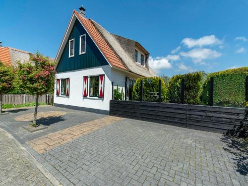 Callantsoog Villa | Convenient Family Retreat at Buitenplaats Villa 97