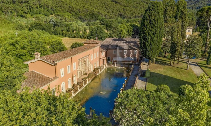 Vorno Villa | Spacious Villa in Capannori with Pool and Spa for 24 Guests