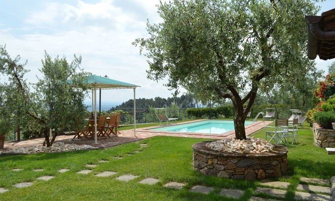 Cascine-La Croce Villa | Pet-Friendly Villa in Castelvecchio with Oceanside Pool