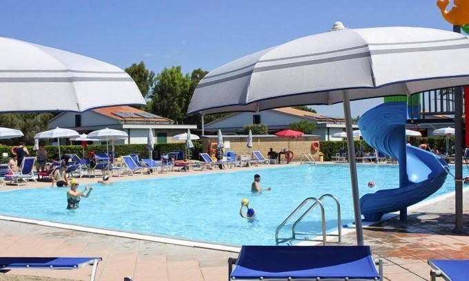 Marina di Cecina Apartment | Oceanfront Apartment La Cecinella with Pool & Breakfast