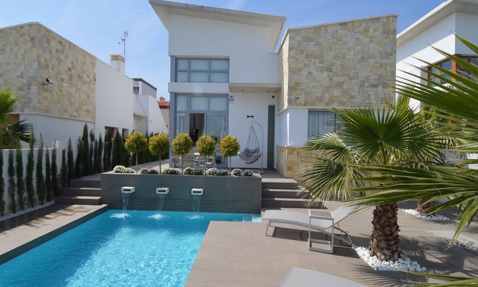 Quesada Villa | Villa in Ciudad Quesada with Pool & Beach