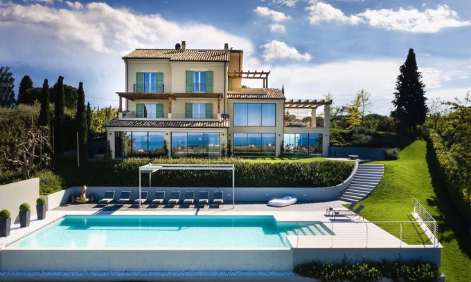 Civitanova Alta Villa | Spacious Villa in Civitanova Alta with Pool & Hot Tub