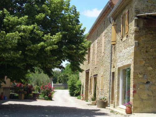 Conilhac-de-la-Montange House | Inviting Holiday Home with Pool for Family Getaways